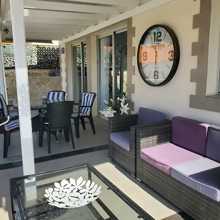 Vakantiehuis Sunrise With Heated Pool.